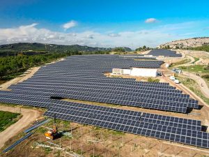 Centrale solaire construite par Voltalia