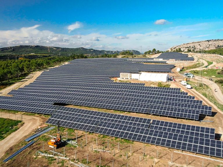 Centrale solaire construite par Voltalia