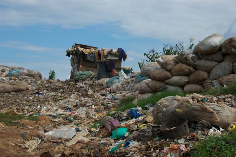 Décharge de Kiteezi en OUGANDA