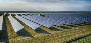 Une centrale solaire construite en Afrique