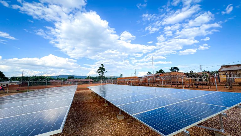 Un mini-réseau solaire déployé en Afrique