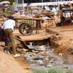 Déchets plastiques dans les rues de Niamey
