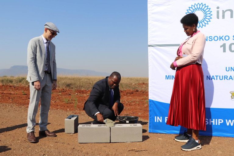 Pose de la premiere pierre de la centrale solaire de Nsoko, Eswatini