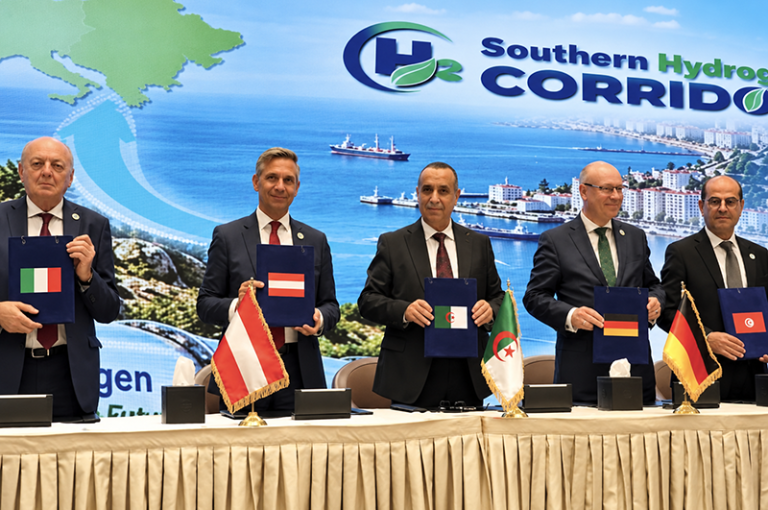 Accord coopération autour du projet SoutH2-Corridor